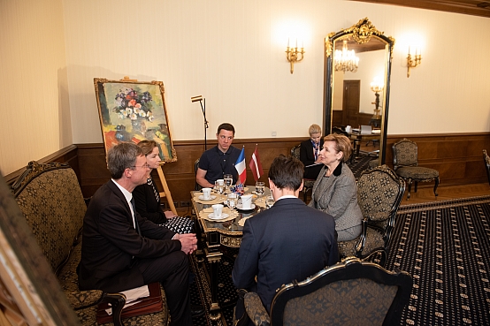 Dagmāra Beitnere-Le Galla tiekas ar Francijas vēstnieci