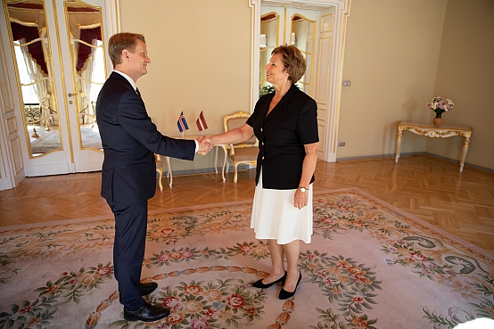 Dagmāra Beitnere-Le Galla tiekas ar Islandes vēstnieku