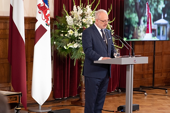 Saeimas priekšsēdētaja piedalās Valstiskuma balvas pasniegšanas ceremonijā