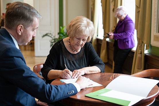 Daiga Mieriņa un Andris Bērziņš tiekas ar Latvijas Pensionāru federācijas vadītāju un labklājības ministru