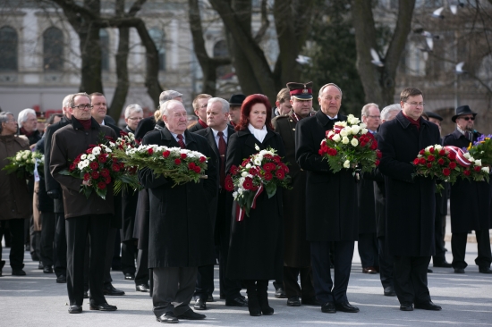 Komunistiskā genocīda upuru piemiņai veltītā ziedu nolikšanas ceremonija pie Brīvības pieminekļa