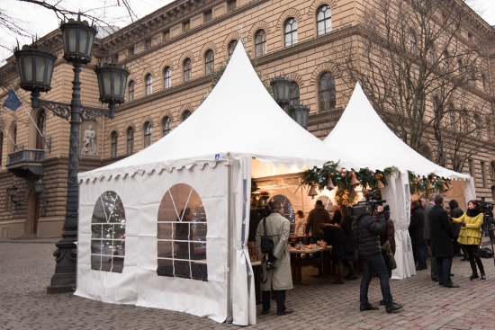 Ziemassvētku radošā darbnīca pie Saeimas nama