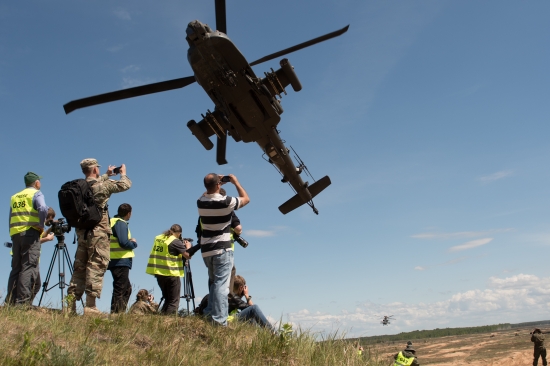 Saeimas priekšsēdētāja piedalās starptautisko militāro mācību "Saberstrike17" viesu dienā