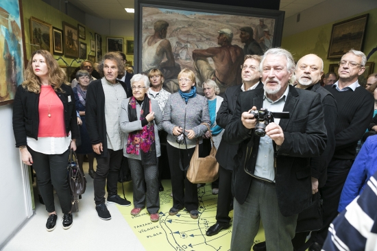 Saeimas priekšsēdētāja apmeklē izstādes “Daugavai būt” atklāšanu