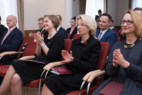 Saeimas priekšsēdētāja piedalās Latvijas simtgadei un Satversmes pieņemšanas 96.gadadienai veltītajā pasākumā Satversmes tiesā