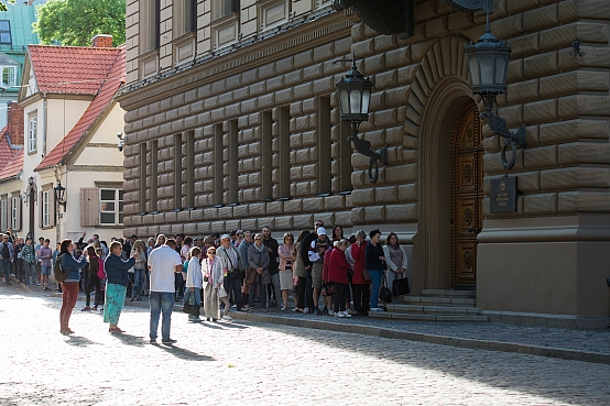 Muzeju nakts ekspozīcija “Pie Latvijas šūpuļa: kas dibināja mūsu valsti?” Saeimas namā