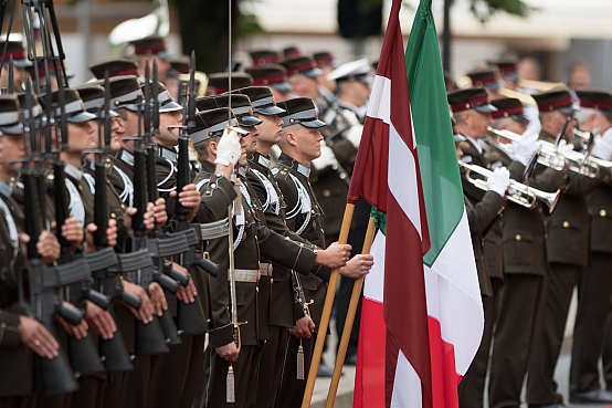 Saeimas priekšsēdētājas biedre piedalās Itālijas prezidenta oficiālajā sagaidīšanas ceremonijā