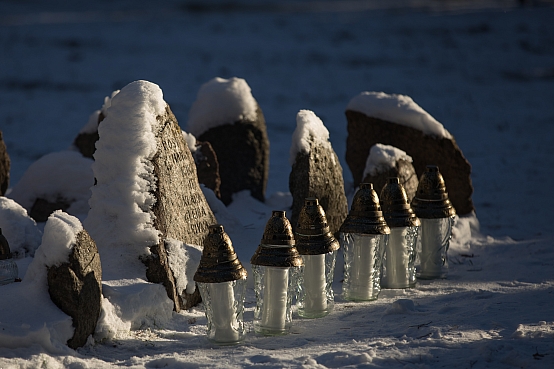 Saeimas Prezidija pārstāvji piedalās piemiņas brīdī Rumbulas memoriālā