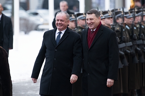 Saeimas priekšsēdētāja piedalās Slovākijas prezidenta sagaidīšanas ceremonijā