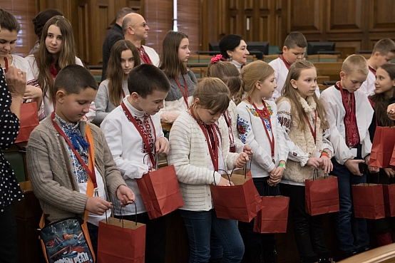 Saeimas priekšsēdētāja tiekas ar bērniem no Ukrainas